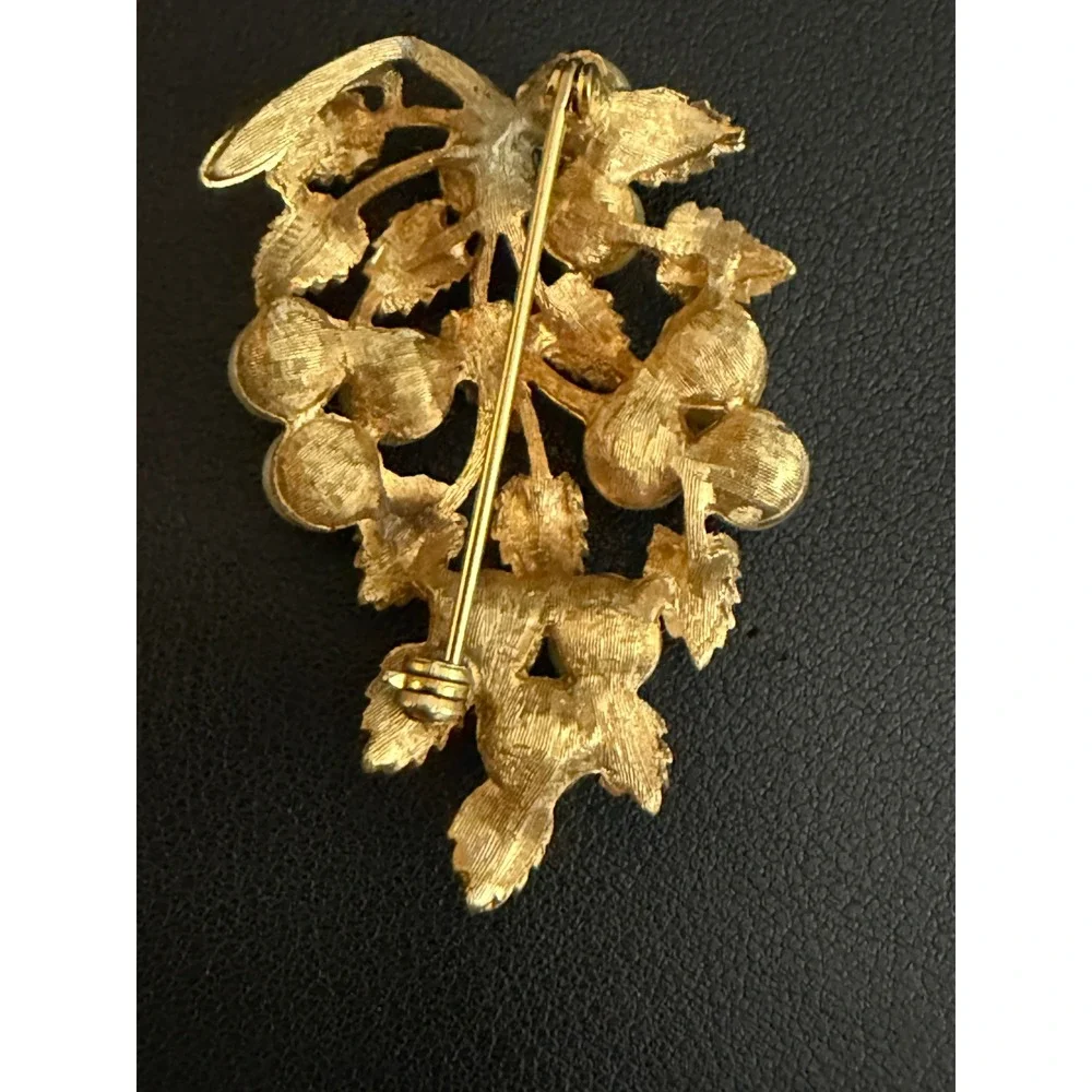Vintage Brooch Gold Tone Faux Pearl Grape